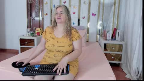 Snapshot of anyelamature chatting on 01-13-26, 02:39 Anyela online show from 01-13-26, 02:39