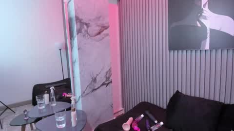 Any online show from 10-02-25, 12:23