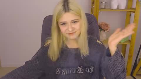 Snapshot of apheliastar chatting on 10-24-25, 02:57 ApheliaStar online show from 10-24-25, 02:57