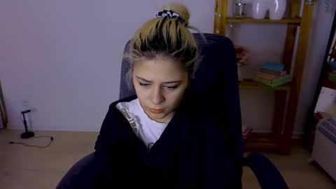 ApheliaStar online show from 11-19-25, 04:07