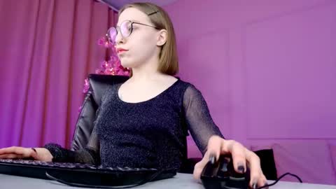 APHEX QUEEN online show from 01-28-25, 02:10