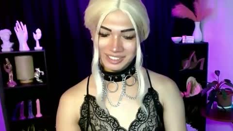 Snapshot of aphr0dite_x chatting on 02-16-25, 01:38 Roman Goddess online show from 02-16-25, 01:38