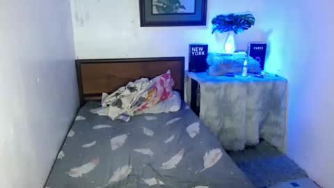 Snapshot of aphr0dite_x chatting on 10-29-25, 08:49 Roman Goddess online show from 10-29-25, 08:49