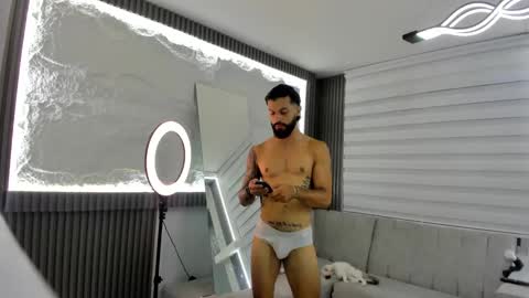 Snapshot of apolo_bianco_ chatting on 02-23-25, 03:35 APOLO online show from 02-23-25, 03:35