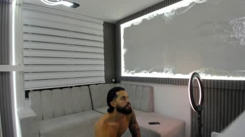 Snapshot of apolo_bianco_ chatting on 03-01-25, 04:15 APOLO online show from 03-01-25, 04:15