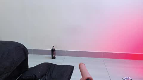 Snapshot of apolo_bianco_ chatting on 09-14-25, 12:04 APOLO online show from 09-14-25, 12:04