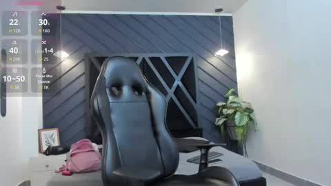 Snapshot of apolo_bianco_ chatting on 09-18-25, 11:29 APOLO online show from 09-18-25, 11:29