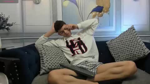 Snapshot of apolo_jonnes chatting on 03-15-26, 02:06 online show from 03-15-26, 02:06