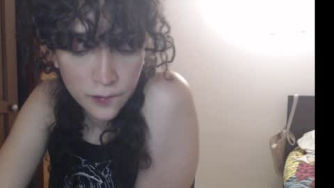 Snapshot of apolosbitch chatting on 01-22-25, 11:43 Nix online show from 01-22-25, 11:43
