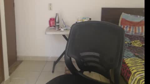 Snapshot of apolosbitch chatting on 01-16-26, 06:01 Nix online show from 01-16-26, 06:01