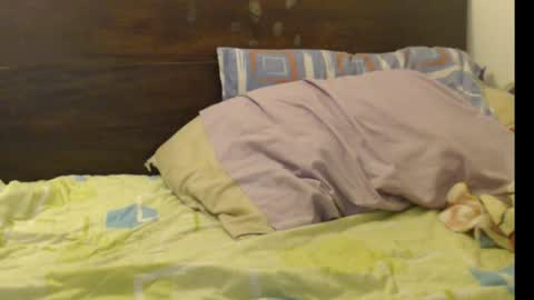 Snapshot of apolosbitch chatting on 02-19-26, 09:00 Nix online show from 02-19-26, 09:00