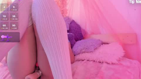 Snapshot of apple_of_pleasure chatting on 10-04-25, 02:48 Lily online show from 10-04-25, 02:48