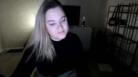 Snapshot of appleyummybuns chatting on 11-03-25, 11:15 appleyummybuns online show from 11-03-25, 11:15