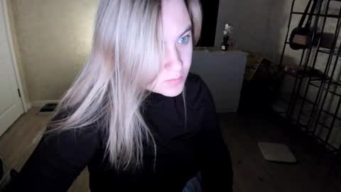 Snapshot of appleyummybuns chatting on 11-04-25, 07:02 appleyummybuns online show from 11-04-25, 07:02