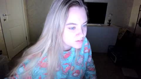 Snapshot of appleyummybuns chatting on 11-07-25, 08:31 appleyummybuns online show from 11-07-25, 08:31