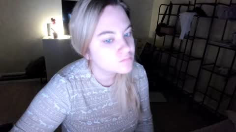 Snapshot of appleyummybuns chatting on 11-10-25, 11:20 appleyummybuns online show from 11-10-25, 11:20