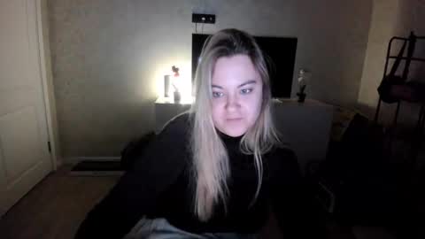 Snapshot of appleyummybuns chatting on 11-11-25, 04:12 appleyummybuns online show from 11-11-25, 04:12