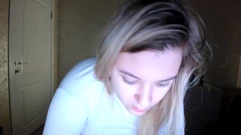 Snapshot of appleyummybuns chatting on 11-11-25, 09:15 appleyummybuns online show from 11-11-25, 09:15