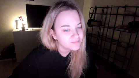 Snapshot of appleyummybuns chatting on 11-14-25, 12:37 appleyummybuns online show from 11-14-25, 12:37