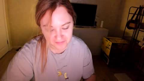 Snapshot of appleyummybuns chatting on 11-29-25, 06:00 appleyummybuns online show from 11-29-25, 06:00