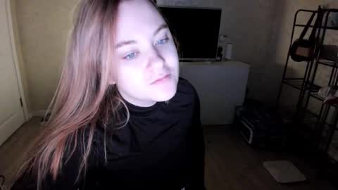 Snapshot of appleyummybuns chatting on 12-01-25, 01:27 appleyummybuns online show from 12-01-25, 01:27