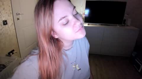 Snapshot of appleyummybuns chatting on 12-02-25, 03:56 appleyummybuns online show from 12-02-25, 03:56