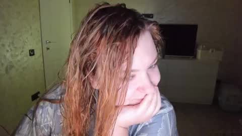 Snapshot of appleyummybuns chatting on 02-20-26, 12:18 appleyummybuns online show from 02-20-26, 12:18