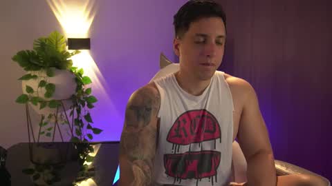 Snapshot of appolo_allen chatting on 02-15-25, 12:15 insta appolo master online show from 02-15-25, 12:15