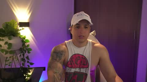 Snapshot of appolo_allen chatting on 02-15-25, 08:33 insta appolo master online show from 02-15-25, 08:33