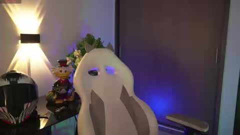 Snapshot of appolo_allen chatting on 09-17-25, 10:33 insta appolo master online show from 09-17-25, 10:33