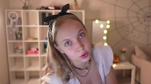  REYNA  my friend   online show from 10-30-25, 02:18
