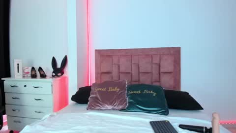 Snapshot of april_collinsxx chatting on 07-06-26, 08:11 april collinsxx online show from 07-06-26, 08:11