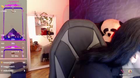 Snapshot of april_dumont chatting on 01-13-25, 04:08 April online show from 01-13-25, 04:08