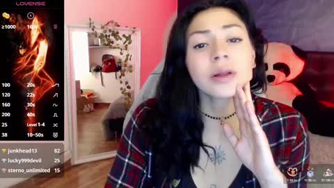Snapshot of april_dumont chatting on 01-17-25, 03:43 April online show from 01-17-25, 03:43