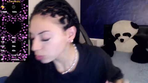 Snapshot of april_dumont chatting on 01-29-25, 12:35 April online show from 01-29-25, 12:35