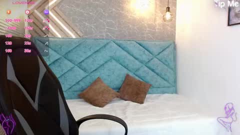 Snapshot of april_dumont chatting on 02-12-25, 12:22 April online show from 02-12-25, 12:22