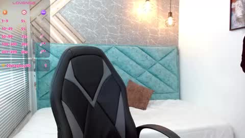 Snapshot of april_dumont chatting on 02-12-25, 06:30 April online show from 02-12-25, 06:30