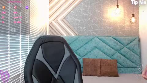 Snapshot of april_dumont chatting on 02-18-25, 12:28 April online show from 02-18-25, 12:28