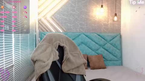 Snapshot of april_dumont chatting on 02-21-25, 01:00 April online show from 02-21-25, 01:00