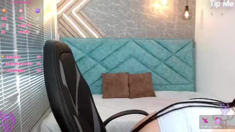 Snapshot of april_dumont chatting on 02-28-25, 06:31 April online show from 02-28-25, 06:31