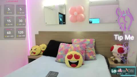 Snapshot of april_dumont chatting on 09-10-25, 11:32 April online show from 09-10-25, 11:32