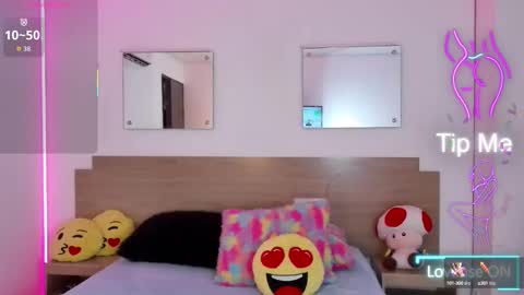 Snapshot of april_dumont chatting on 09-12-25, 12:16 April online show from 09-12-25, 12:16