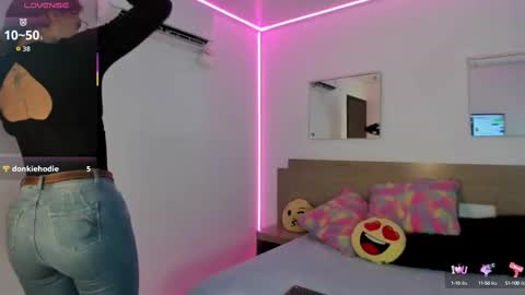 Snapshot of april_dumont chatting on 09-18-25, 12:51 April online show from 09-18-25, 12:51