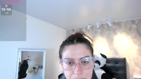 Snapshot of april_dumont chatting on 10-05-25, 04:33 April online show from 10-05-25, 04:33
