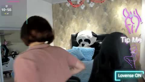 Snapshot of april_dumont chatting on 10-21-25, 03:02 April online show from 10-21-25, 03:02