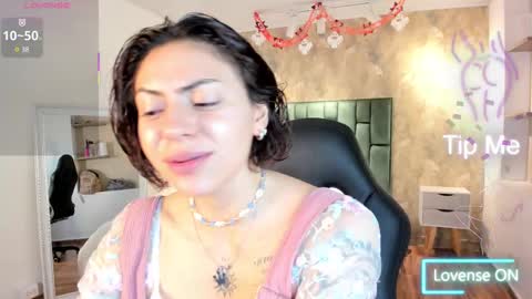 Snapshot of april_dumont chatting on 10-24-25, 12:34 April online show from 10-24-25, 12:34