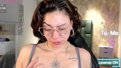 Snapshot of april_dumont chatting on 11-05-25, 11:54 April online show from 11-05-25, 11:54