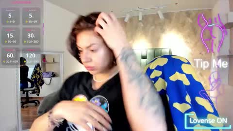 Snapshot of april_dumont chatting on 11-10-25, 11:31 April online show from 11-10-25, 11:31