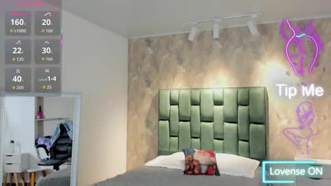 Snapshot of april_dumont chatting on 11-14-25, 11:53 April online show from 11-14-25, 11:53