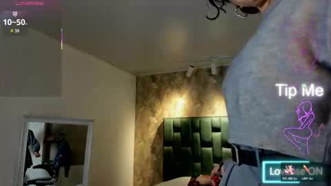 Snapshot of april_dumont chatting on 12-04-25, 11:52 April online show from 12-04-25, 11:52